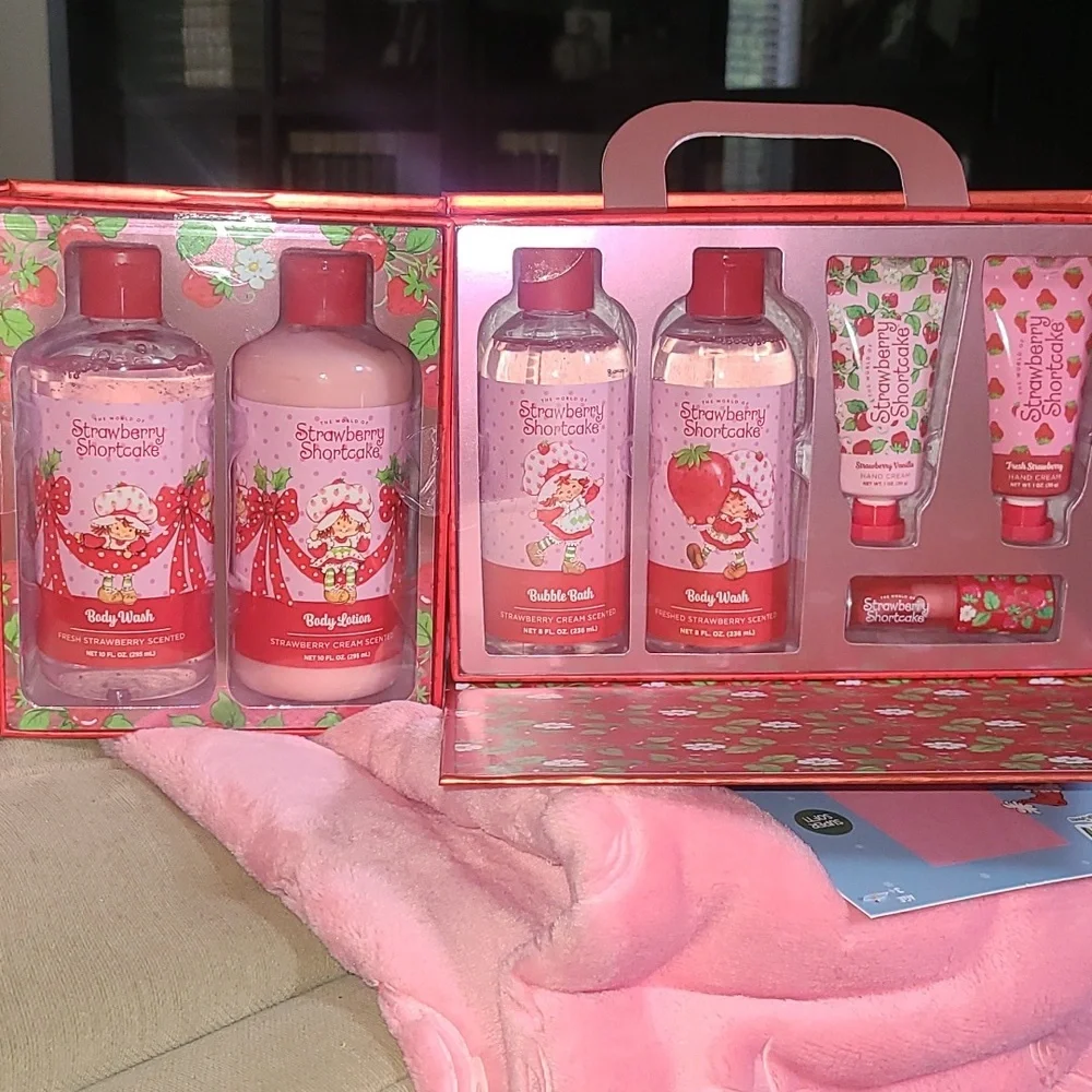 Strawberry Shortcake Bath Set 🍓